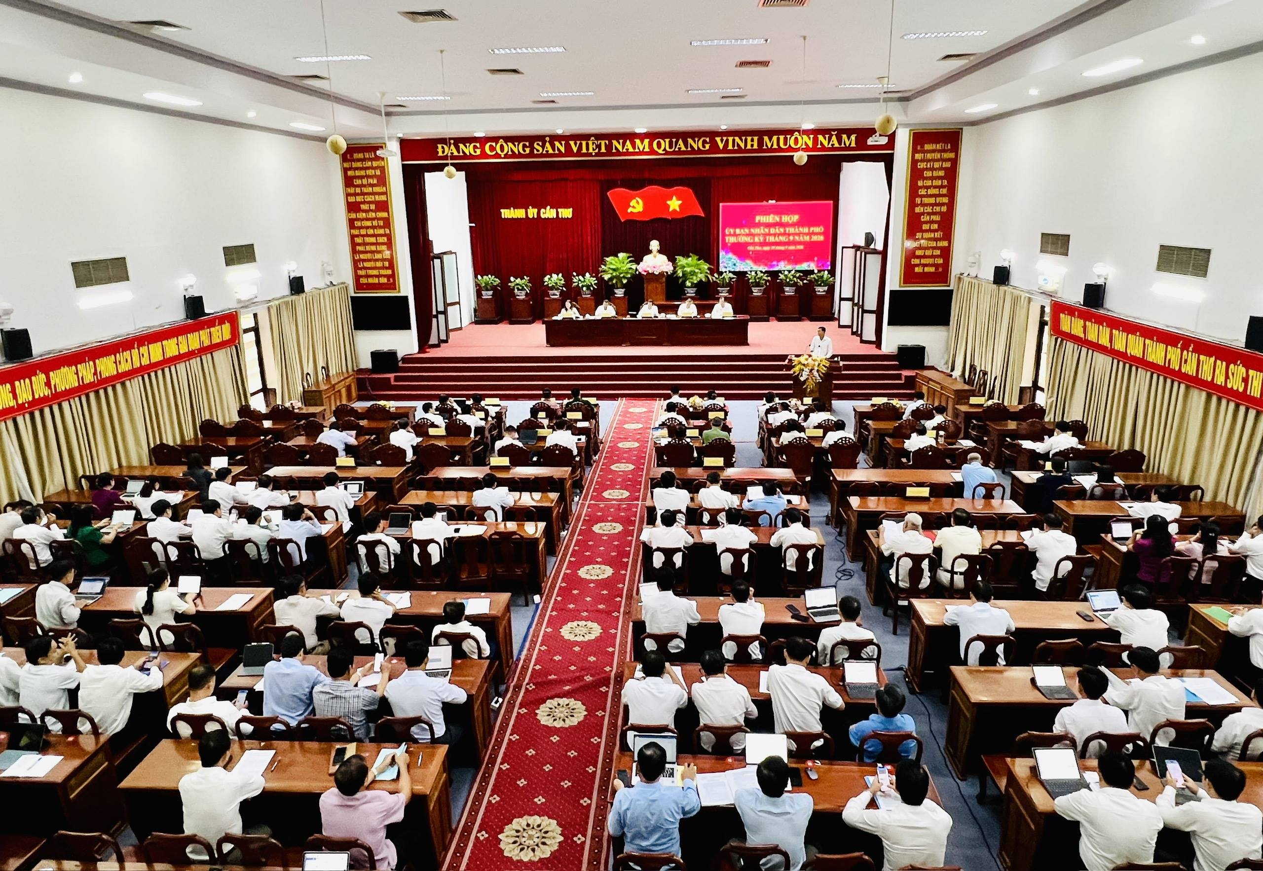 Cần Thơ tập trung tháo gỡ điểm nghẽn, tăng tốc hoàn thành nhiệm vụ năm 2026